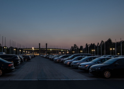 Четыре пешехода сбил Nissan на парковке в Волгоградской области