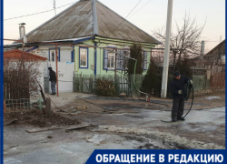 «Ночь не продержимся - вода будет в домах»: из-за коммунальной аварии затопило юг Волгограда
