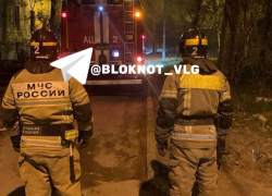 "Тут кипиш": скорая и пожарные собрались у жуткого общежития Волгограда