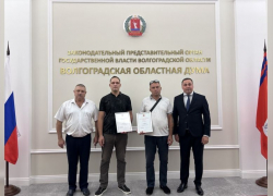 Волгоградцев наградили за спасение мальчика-аутиста на городском пляже 