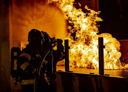 Люди потеряли все: в Волгоградской области потушили страшный пожар на Зюзинском рынке
