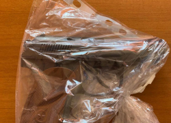 Посетитель бара под Волгоградом запугивал женщину пистолетом 