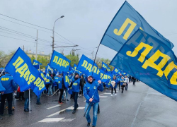 Более 1000 человек вышли под флагами ЛДПР на праздновании Первомая в Волгограде
