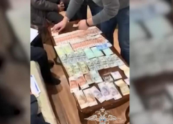 На видео попало, как волгоградцев «разводили» псевдоюристы на 30 млн рублей