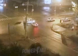 Инкассаторская машина перевернулась под Волгоградом — видео 