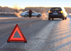 Двое взрослых и 16-летний подросток пострадали в наезде Hyundai на «Приору» в Волгограде