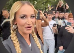 Нервный срыв у молодежи вызвала Ольга Бузова в волгоградском колледже 
