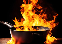 Годовалый малыш получил ожоги раскаленной сковородой в Волгоградской области