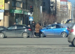 Сразу два ДТП в центре Волгограда собрали пробку