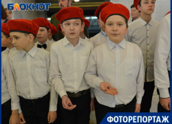 Более 80 школьников принесли клятву верности Родине: счастливые волгоградцы в объективе фотографа