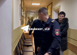 Волгоградский блогер покрутил членом и показал анус в прямом эфире