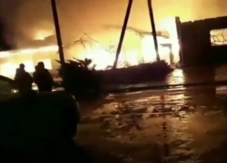 В Волгоградской области сгорел крупный развлекательный комплекс: видео