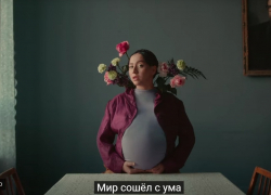 Заменили Ленина на отца ребенка: новый клип беременной Манижи снимали в Волгограде