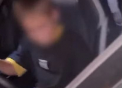 «Ему лет 10 максимум»: пьяный отец посадил сына за руль авто в Волгограде — видео