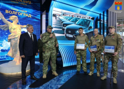 Участникам СВО из Волгоградской области вручили сертификаты на новые LADA Granta