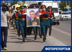 «Мы с тобой встретимся там»: Волгоград простился с обезвредившим 22 тысячи мин Героем России Валерием Ростовщиковым