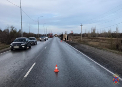 Секрет появления горы хлеба на улице в Волгограде раскрыли полицейские