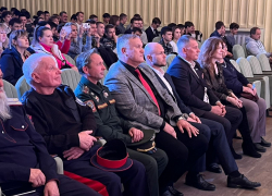 Избежавшие мобилизации депутаты агитируют школьников Волгограда идти в армию 