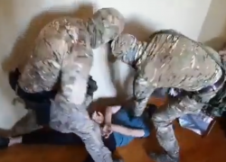 Волгоградцу грозит пожизненное за вербовку в террористы: видео задержания
