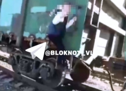Запрыгивали на вагоны и кричали «Поехал!»: в Волгограде распространяют леденящее душу видео с детьми 