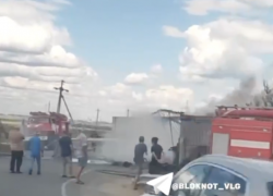 Фура полностью выгорела под Волгоградом