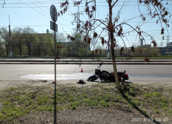 В Волгограде мотоциклист загорелся на ходу после падения