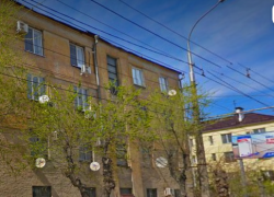 Рабочие обесточили улицу в Ворошиловском районе Волгограда во время земляных работ