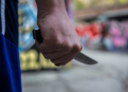 В Волгограде студент напал с ножом на сокурсников