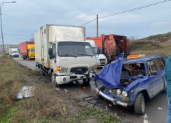 «Шестерка» с хурмой попала в массовое ДТП в Волгограде