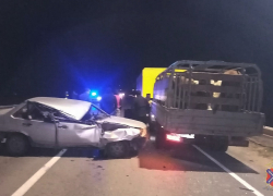 Под Волгоградом 24-летнего водителя насмерть зажало между двумя машинами