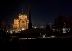 Странное происходит в темноте на Аллее героев в центре Волгограда: видео