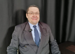 Что будет с курсом доллара и кто на этом заработает, прояснил профессор экономики