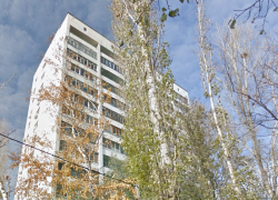 Тело подростка нашли под окнами высотки в Волгограде