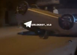 Массовая авария-перевертыш на юге Волгограда попала на видео 