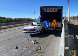 Легковушке срезало крышу в страшном ДТП под Волгоградом