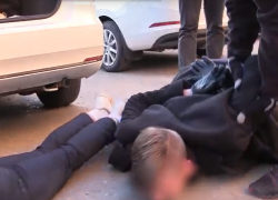 Задержание трио 18-летних друзей после убийства продавца приставки в Волгограде: видео