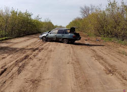 Под Волгоградом четыре человека пострадали в перевернувшейся иномарке 