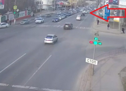 ДТП с переворотом на Второй Продольной сняли на видео