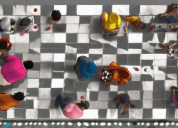Игру в "шашечки" с пешеходами на тротуаре устроил гонщик в Волгограде - видео