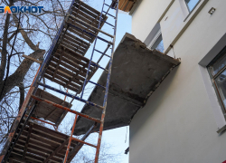 Волгоградец сорвался с 5 этажа при проникновении в квартиру