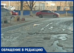 Только за сегодня застряли три автомобиля: очередной прорыв трубопровода в Волгограде
