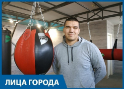 Я же из Кировского, здесь добро должно быть с кулаками, - тренер сборной Волгоградской области по боксу
