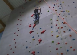 Под Волгоградом 10-летний мальчик сорвался со скалодрома