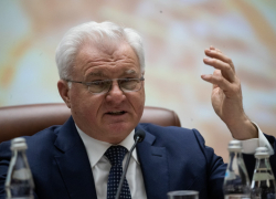«Это грозит подорожанием продуктов»: Владимир Плотников призвал в Госдуме остановить рост цен на топливо
