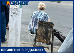 Приходить со своими стульями на остановку начали в Волгограде из-за транспортного трэша