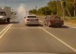 «Это была шутка, а не взрывпакет»: водитель BMW о странной пиротехнике в Волгограде