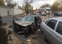 Массовое ДТП у проходной «Волгограднефтемаш» в Волгограде: есть пострадавшие