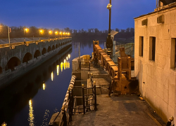 Слесарь упал с ворот Волго-Донского шлюза в Волгограде 
