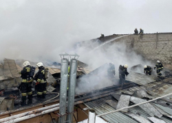 В Волжском с раннего утра тушили сауну у «ПланетыЛето»