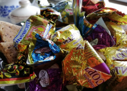 Причиной отвращения волгоградских детей к школьной еде Роспотребнадзор назвал домашнее питание фастфудом